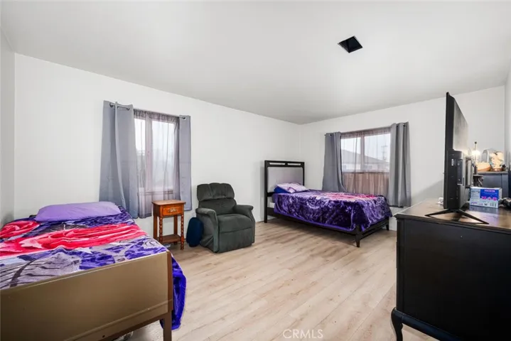 Large primary bedroom.