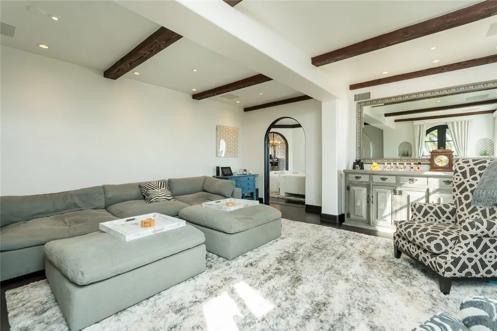 330 Kempton Road, Glendale, California 91202 home-pic-15
