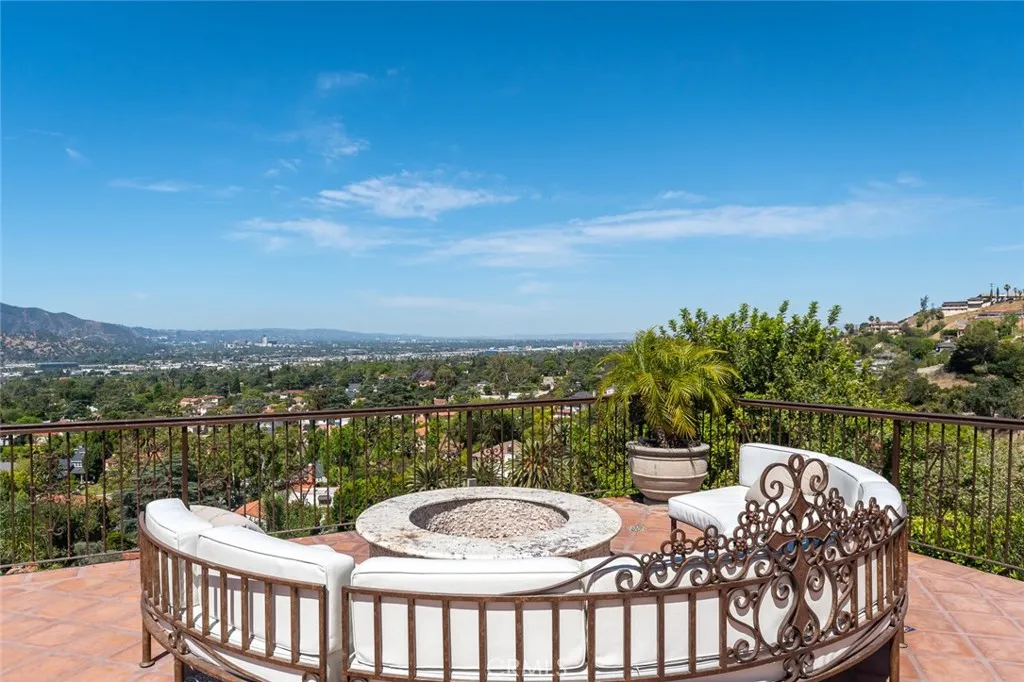 330 Kempton Road, Glendale, California 91202 home-pic-65