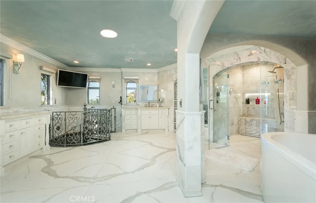 330 Kempton Road, Glendale, California 91202 home-pic-29