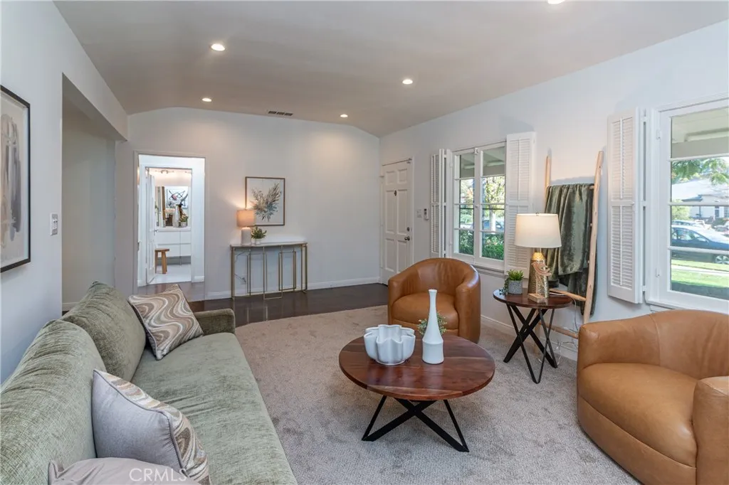 625 N Naomi, Burbank, California 91505 home-pic-8