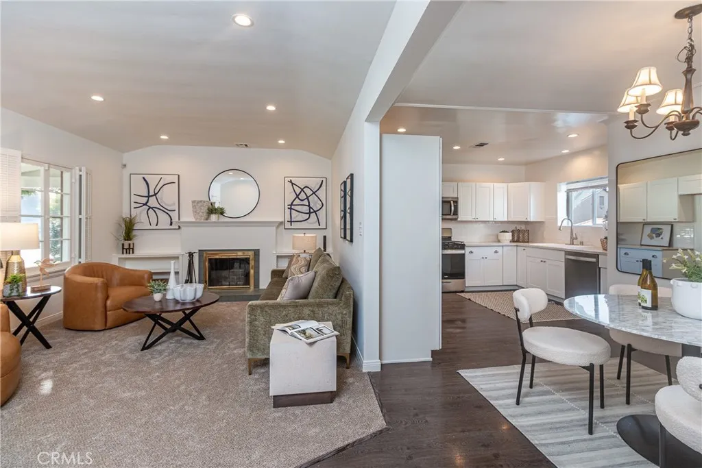 625 N Naomi, Burbank, California 91505 home-pic-4