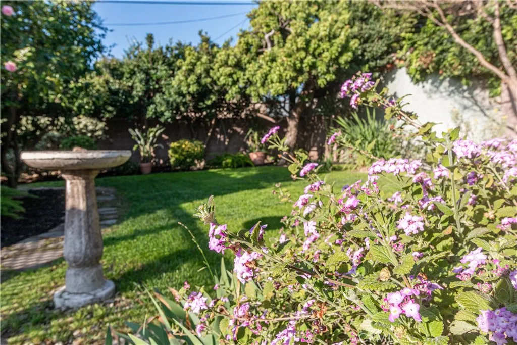 625 N Naomi, Burbank, California 91505 home-pic-28
