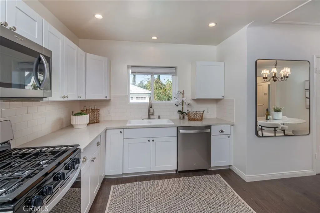 625 N Naomi, Burbank, California 91505 home-pic-10