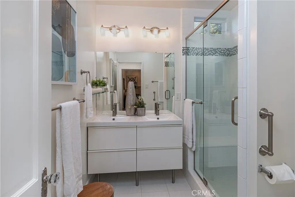 625 N Naomi, Burbank, California 91505 home-pic-18
