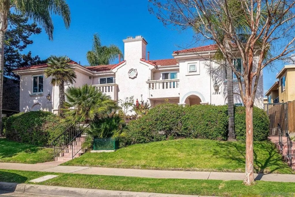1548 Thomas Ave 6, San Diego, California 92109 home-pic-1