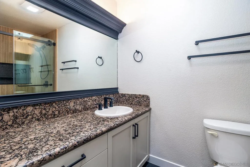 1548 Thomas Ave 6, San Diego, California 92109 home-pic-24