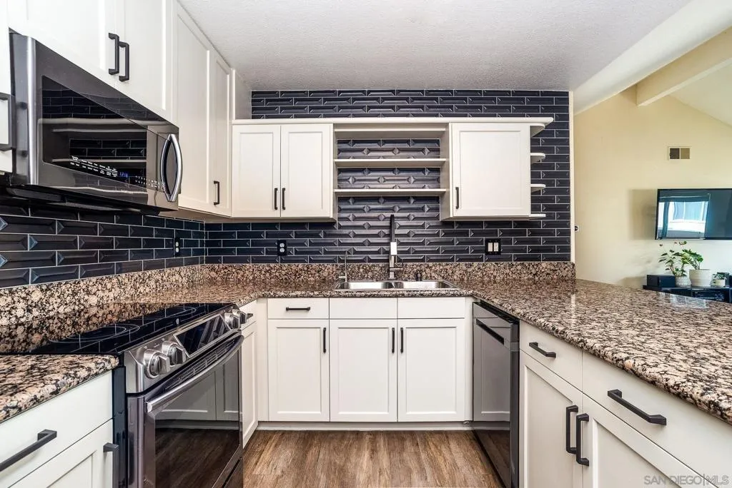 1548 Thomas Ave 6, San Diego, California 92109 home-pic-16