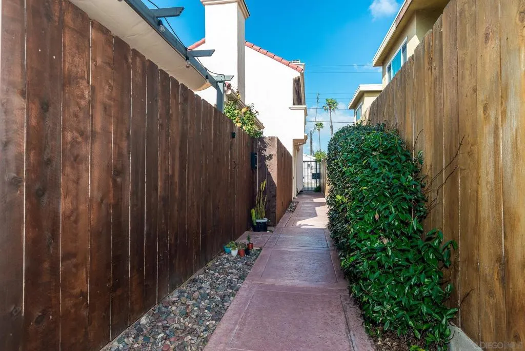 1548 Thomas Ave 6, San Diego, California 92109 home-pic-4