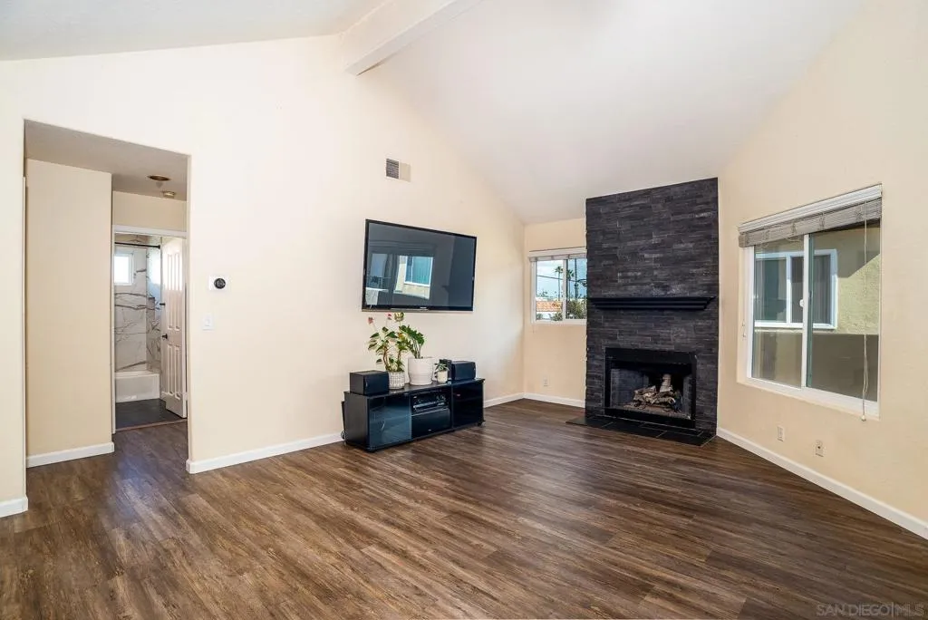 1548 Thomas Ave 6, San Diego, California 92109 home-pic-9