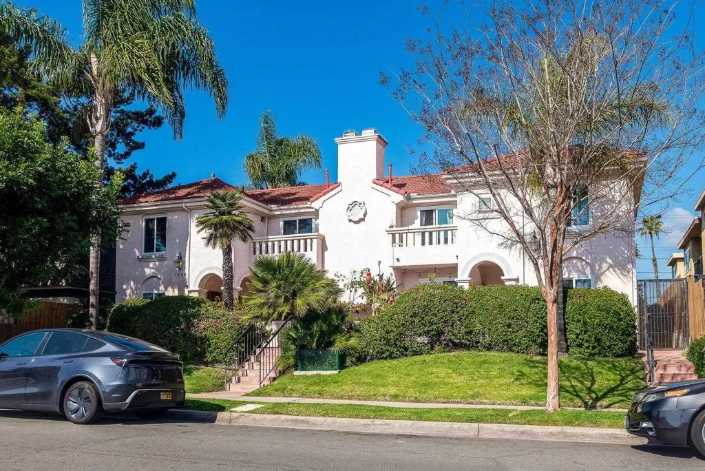 1548 Thomas Ave 6, San Diego, California 92109 home-pic-36