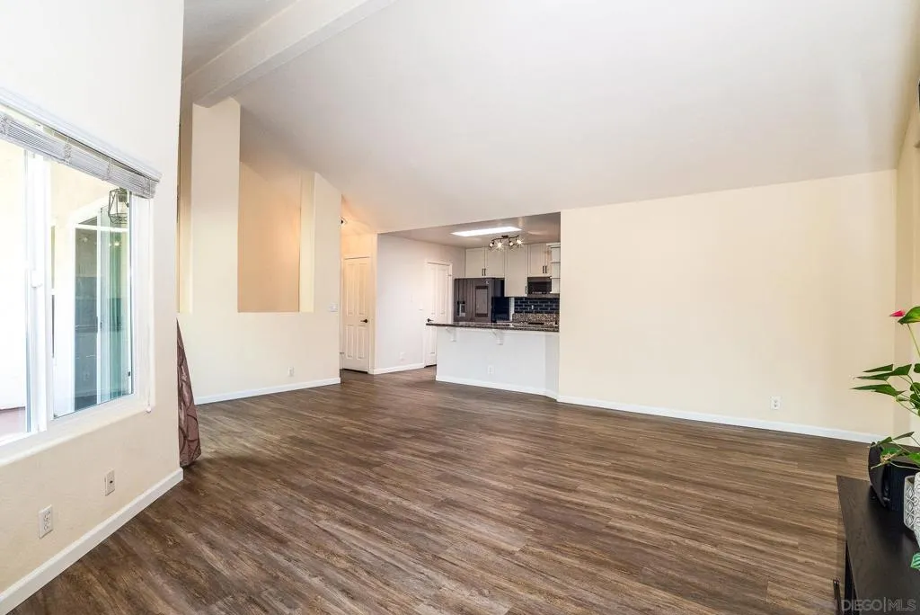 1548 Thomas Ave 6, San Diego, California 92109 home-pic-12