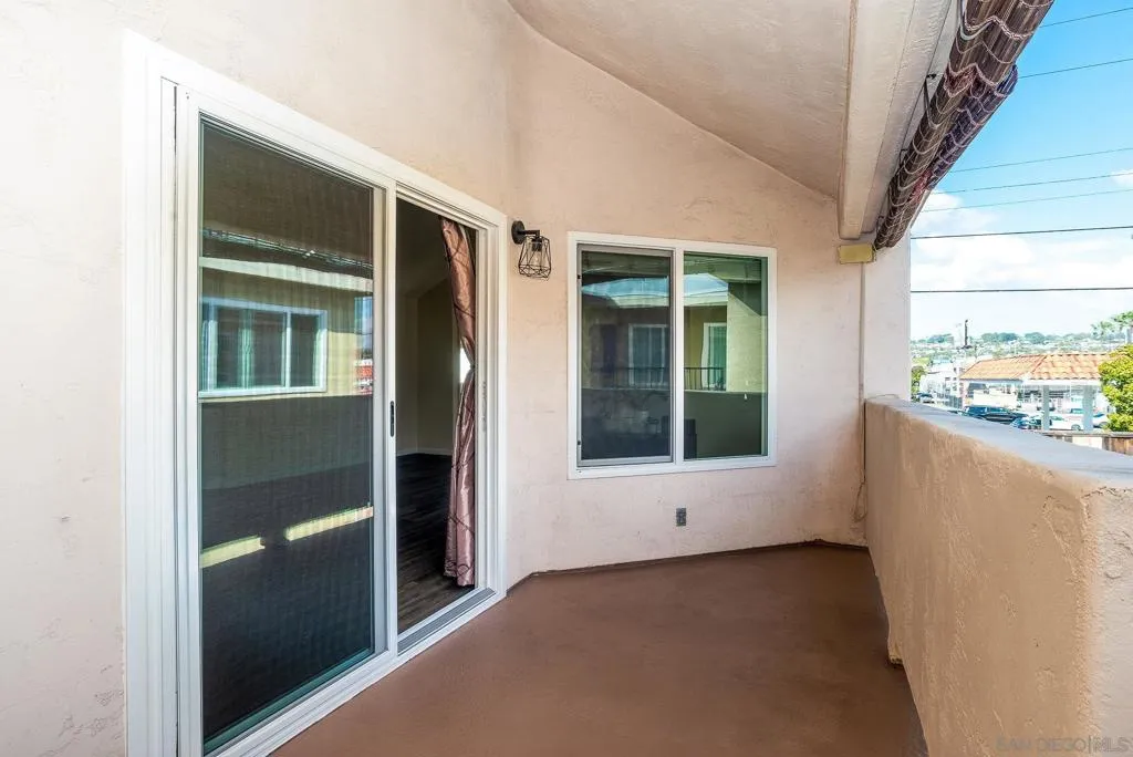 1548 Thomas Ave 6, San Diego, California 92109 home-pic-31