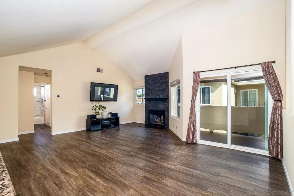 1548 Thomas Ave 6, San Diego, California 92109 home-pic-8
