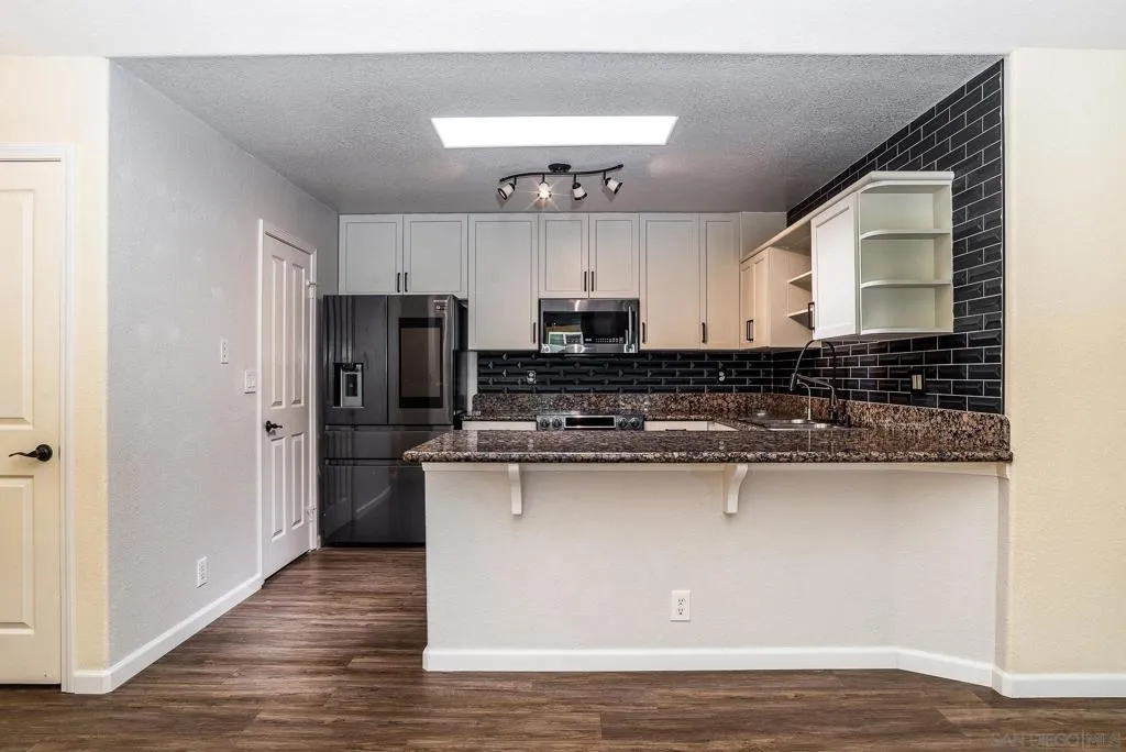 1548 Thomas Ave 6, San Diego, California 92109 home-pic-14