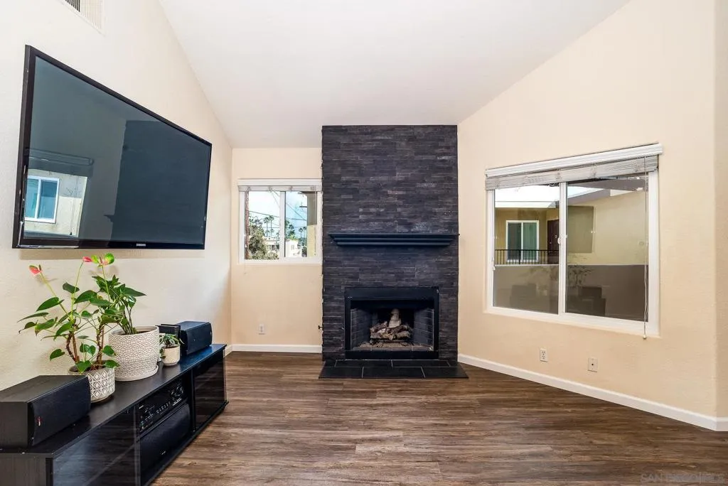 1548 Thomas Ave 6, San Diego, California 92109 home-pic-11