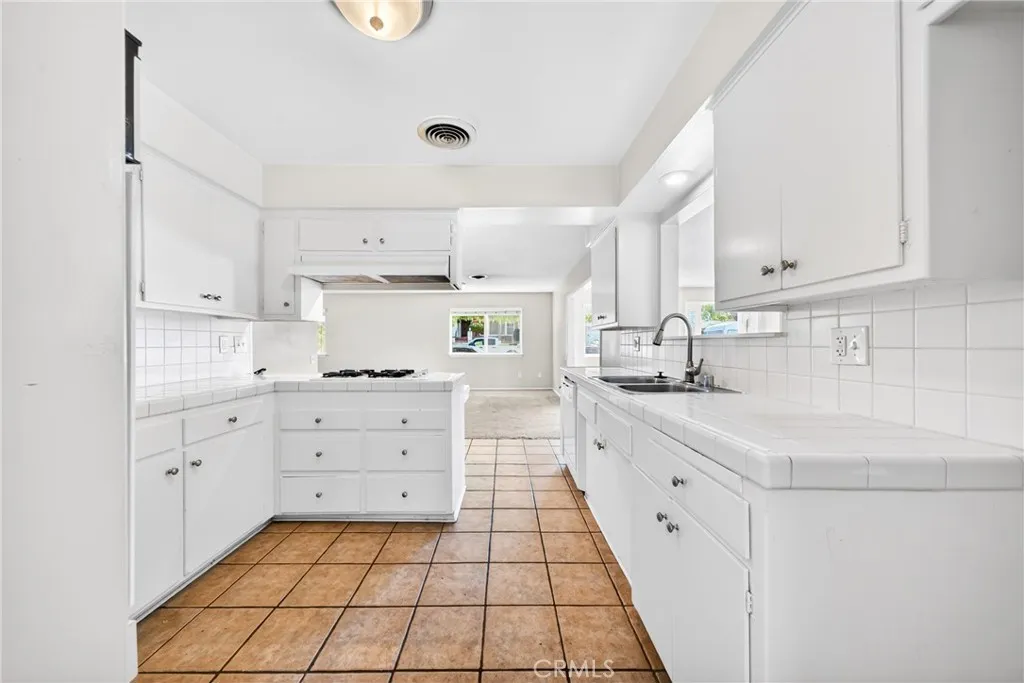 1105 E 42nd, San Bernardino, California 92404 home-pic-20