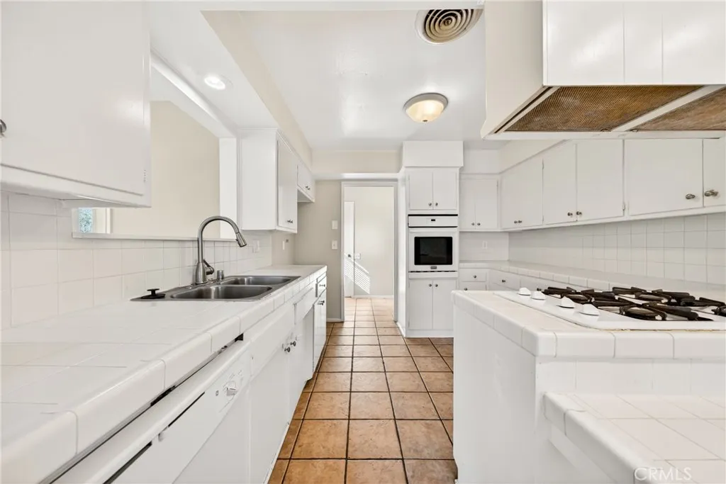 1105 E 42nd, San Bernardino, California 92404 home-pic-25