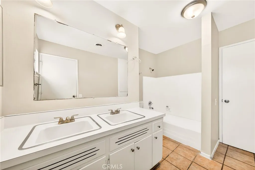 1105 E 42nd, San Bernardino, California 92404 home-pic-16
