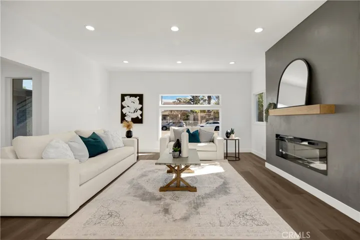 2301 9th, Los Angeles, California 90018