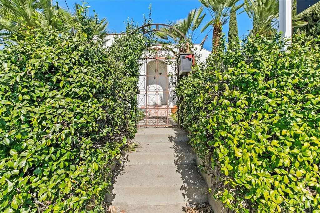 11753 Blythe, North Hollywood, California 91605 home-pic-13