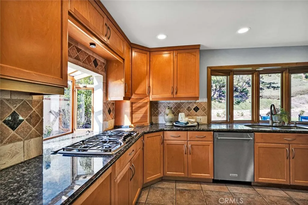 730 S Quail, Anaheim, California 92807 home-pic-16