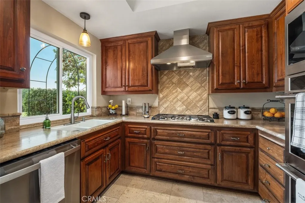 40 Via Barcaza, Coto De Caza, California 92679 home-pic-8