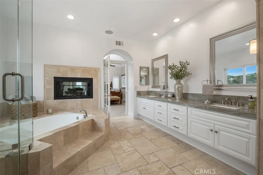 40 Via Barcaza, Coto De Caza, California 92679 home-pic-18