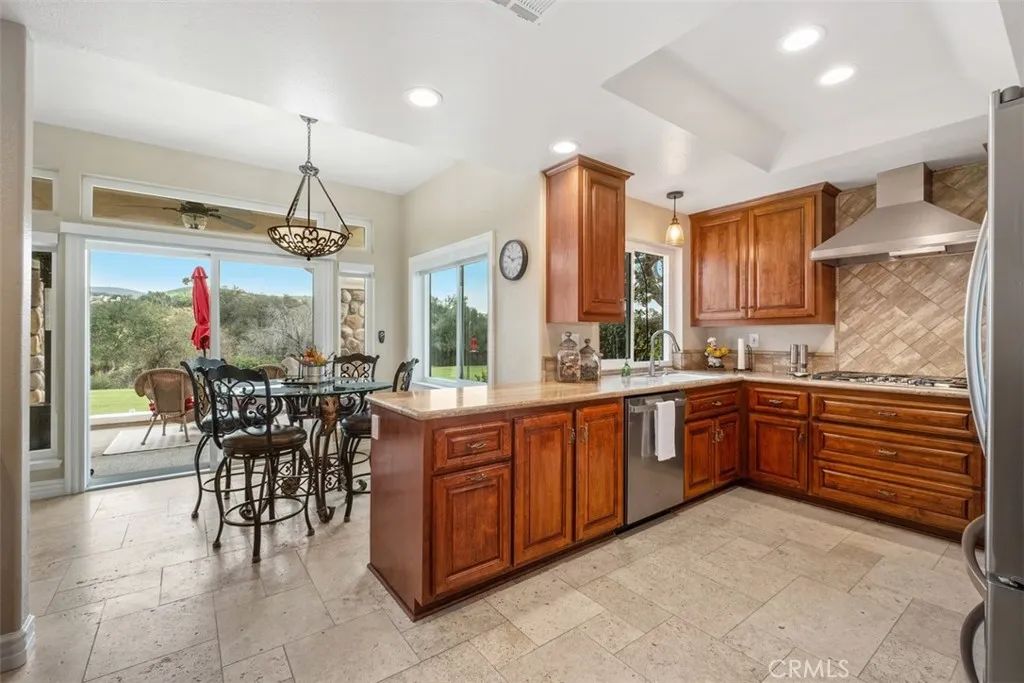 40 Via Barcaza, Coto De Caza, California 92679 home-pic-6