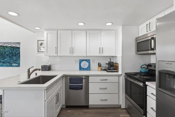 90-web-or-mls-Upmarketmedia_3464Sun-resh