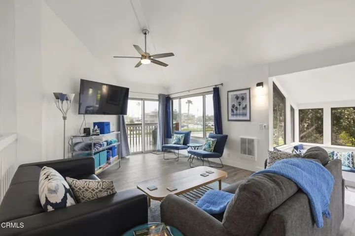 10-web-or-mls-UpmarketMedia-3464Sun-72