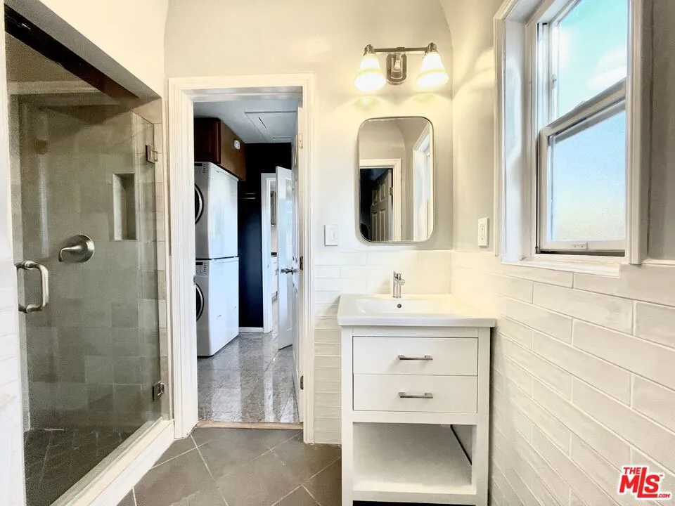 4915 West Boulevard, View Park, California 90043 home-pic-33