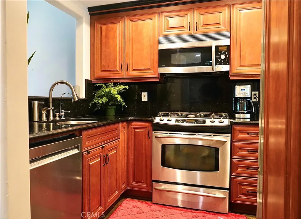 1100 Newport Avenue 403, Long Beach, California 90804 home-pic-2