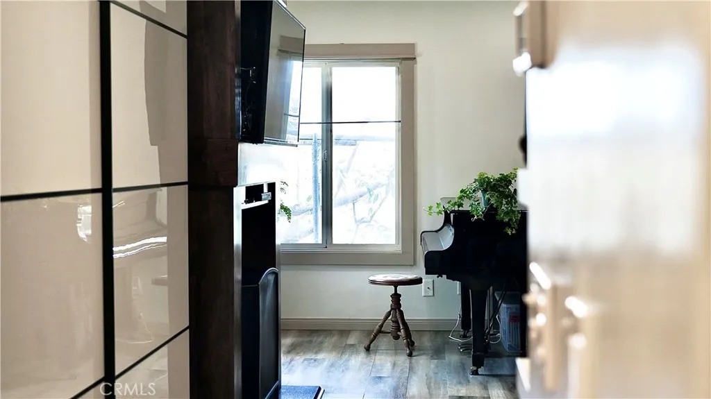 1100 Newport Avenue 403, Long Beach, California 90804 home-pic-3