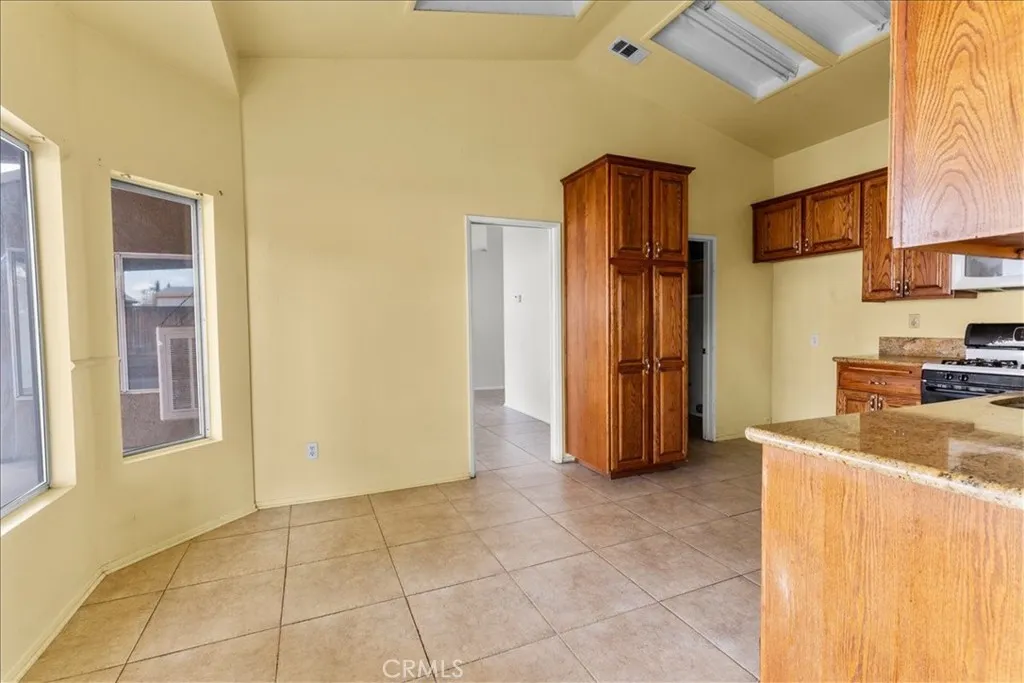 13590 Mica, Victorville, California 92392 home-pic-21