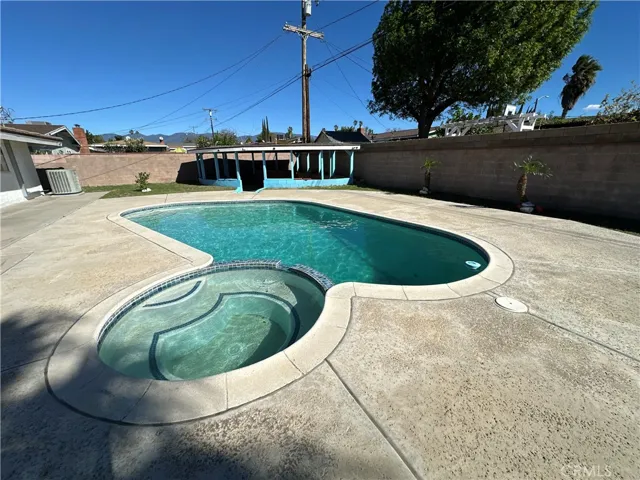 979 N Gardena, Rialto, California 92376