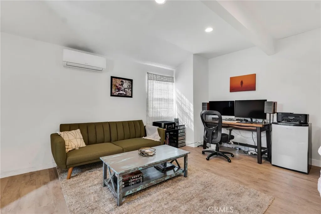 7037 Tunney Avenue, Reseda, California 91335 home-pic-33