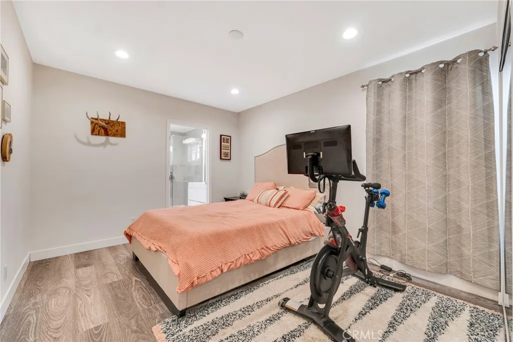 7037 Tunney Avenue, Reseda, California 91335 home-pic-14