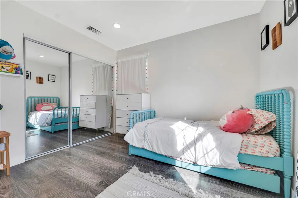7037 Tunney Avenue, Reseda, California 91335 home-pic-18