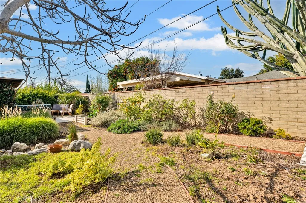 7037 Tunney Avenue, Reseda, California 91335 home-pic-21