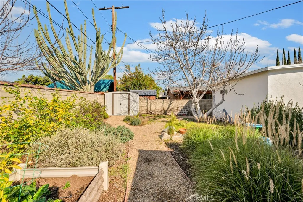 7037 Tunney Avenue, Reseda, California 91335 home-pic-25