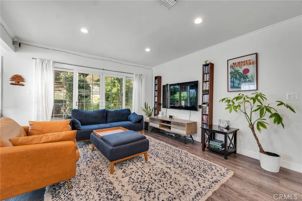 7037 Tunney Avenue, Reseda, California 91335 home-pic-11