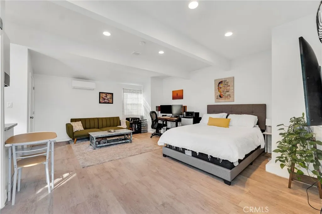 7037 Tunney Avenue, Reseda, California 91335 home-pic-30