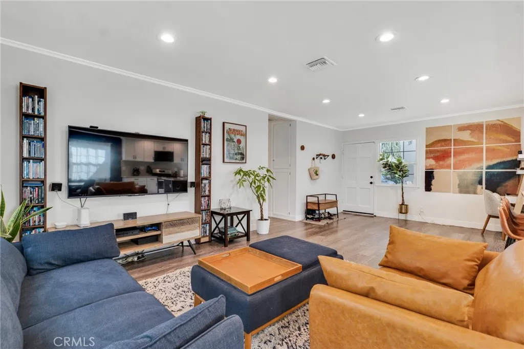 7037 Tunney Avenue, Reseda, California 91335 home-pic-10