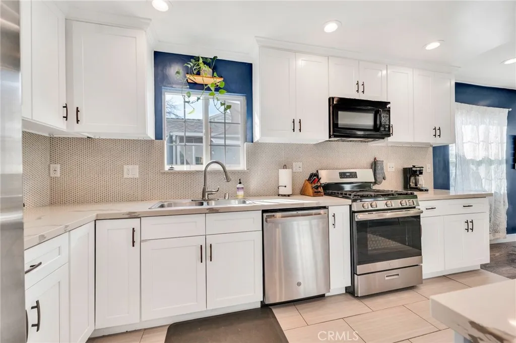 7037 Tunney Avenue, Reseda, California 91335 home-pic-6