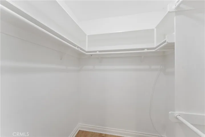 Primary bedroom Walkin-in closet