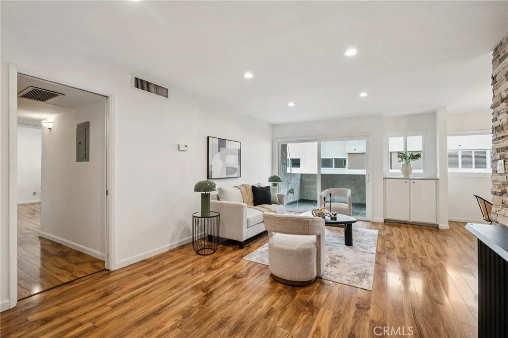 125 S Sierra Madre 215, Pasadena, California 91107 home-pic-1