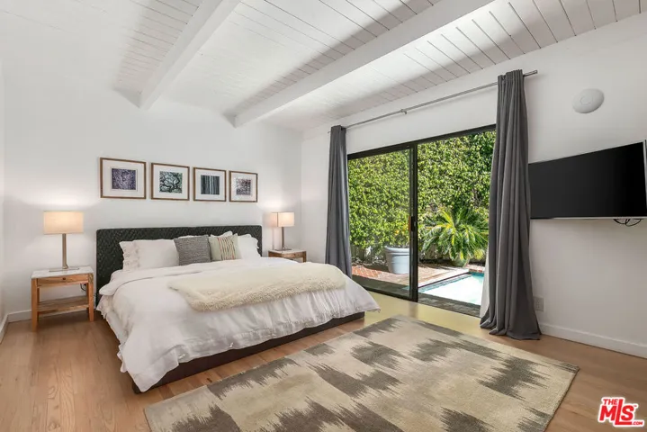 Second bed with en-suite jack-