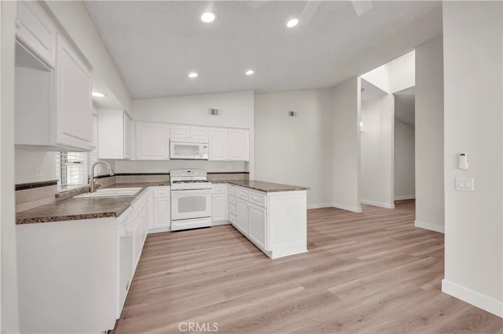 29296 Knoll Court, Menifee, California 92586 home-pic-11