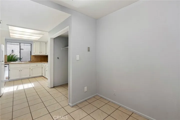 Kitchen Eating & Laundry area
